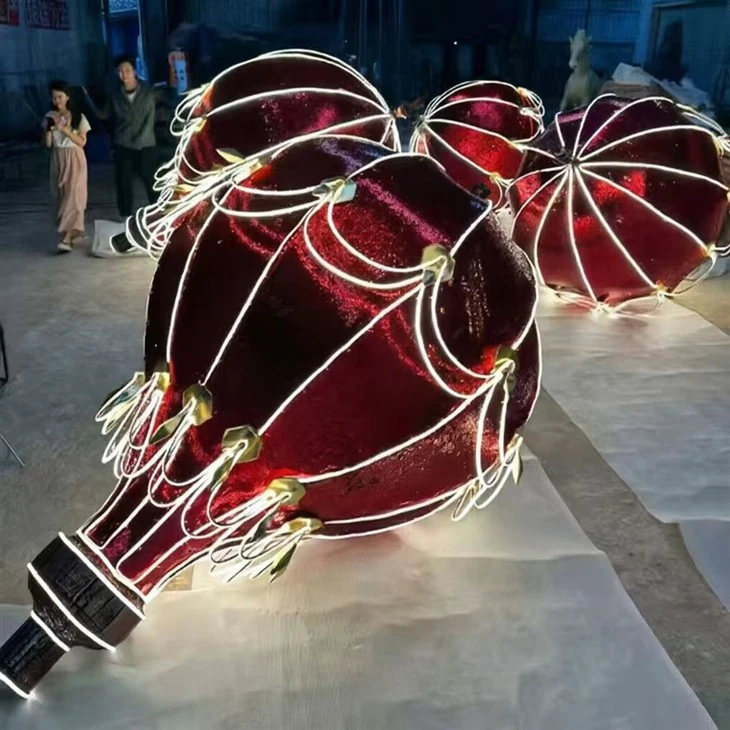 giant outdoor xmas decorations